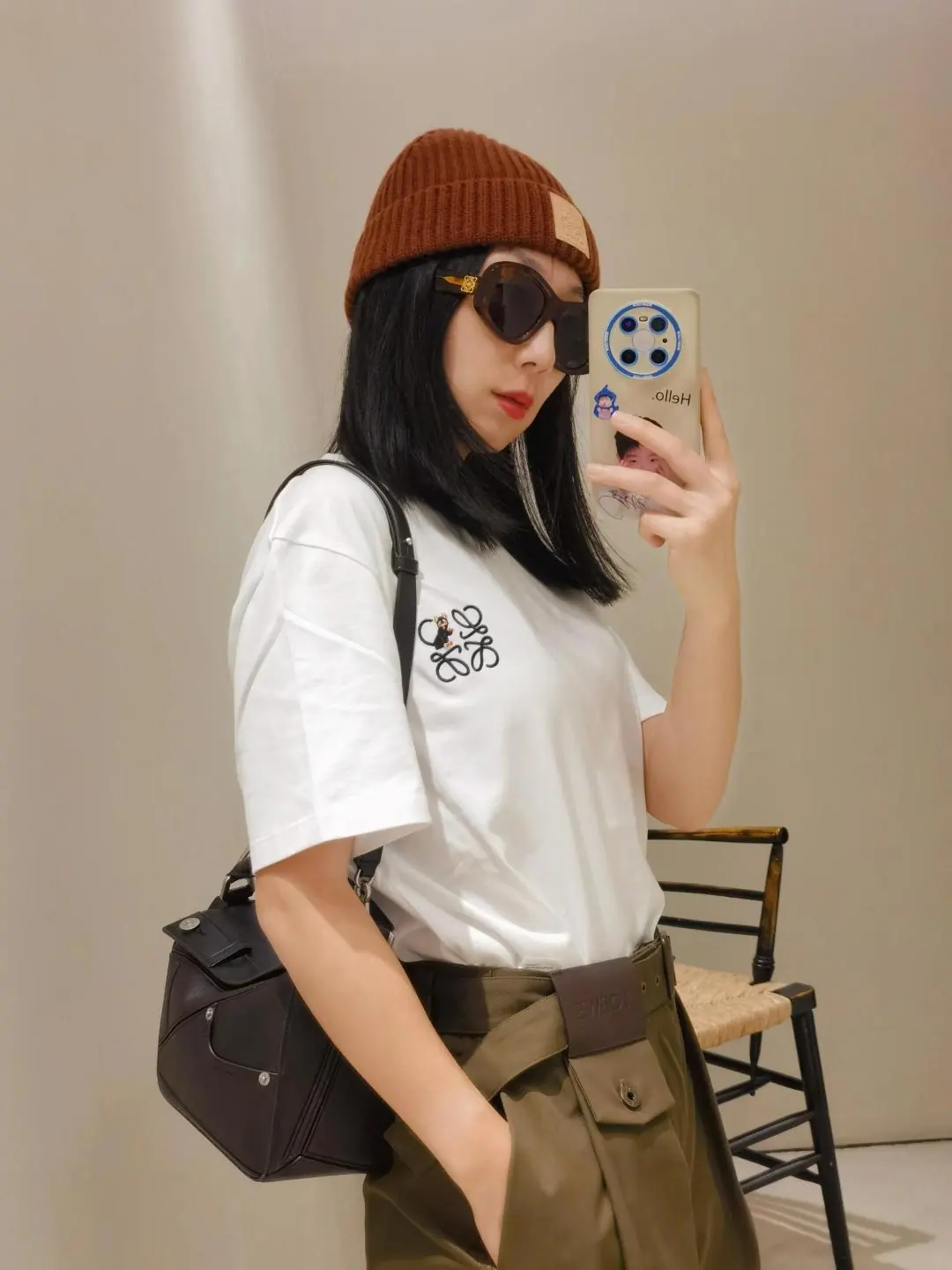 Loewe Style Black Leather Bag Lookbook Reference image 1