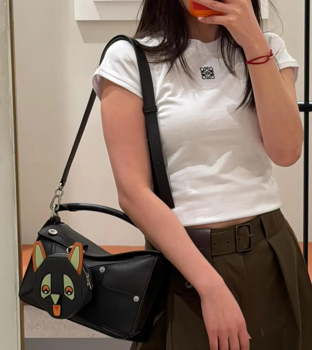 Loewe Style Black Leather Bag Lookbook Reference image 3