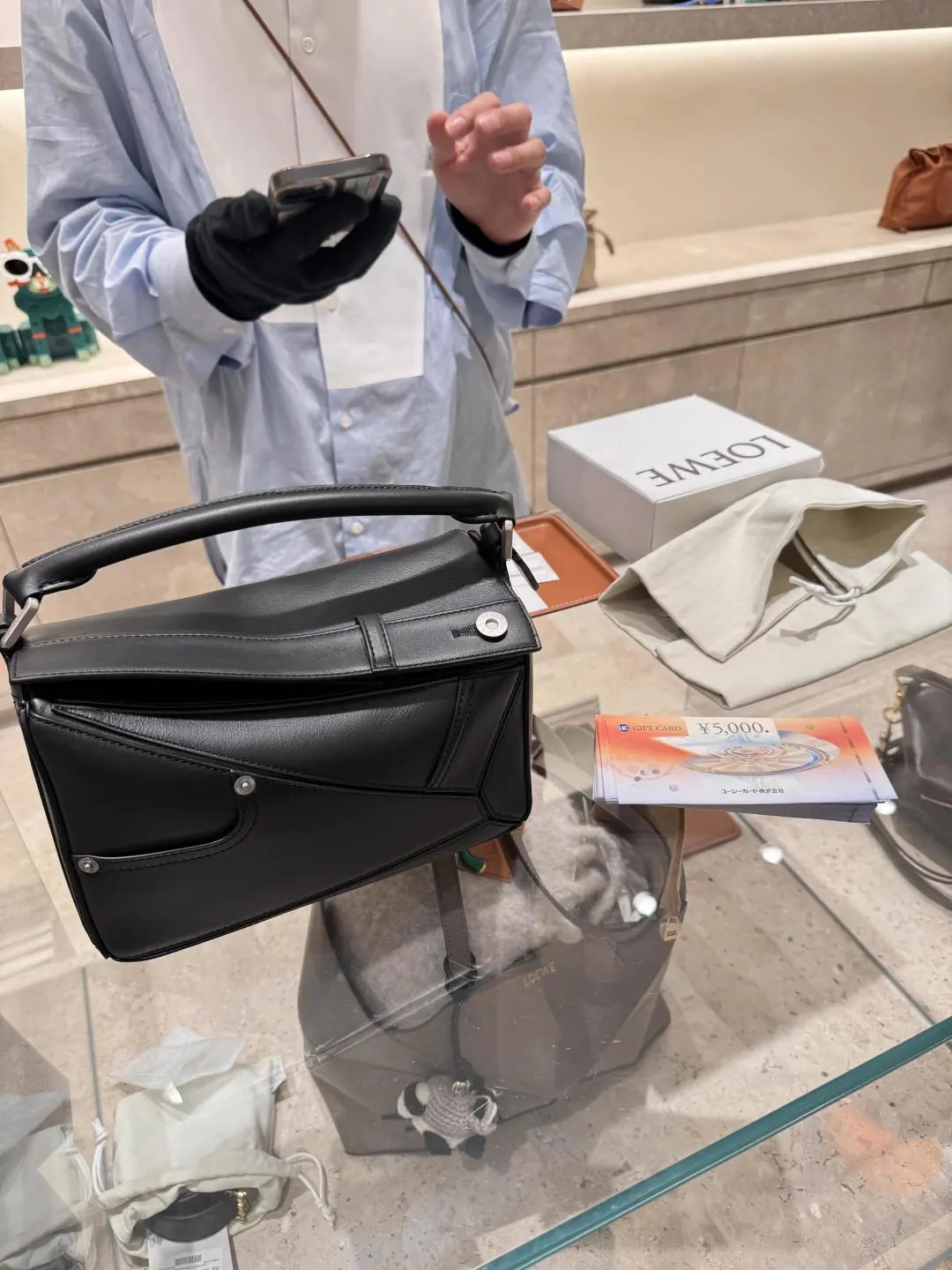 Loewe Style Black Leather Bag Lookbook Reference image 4