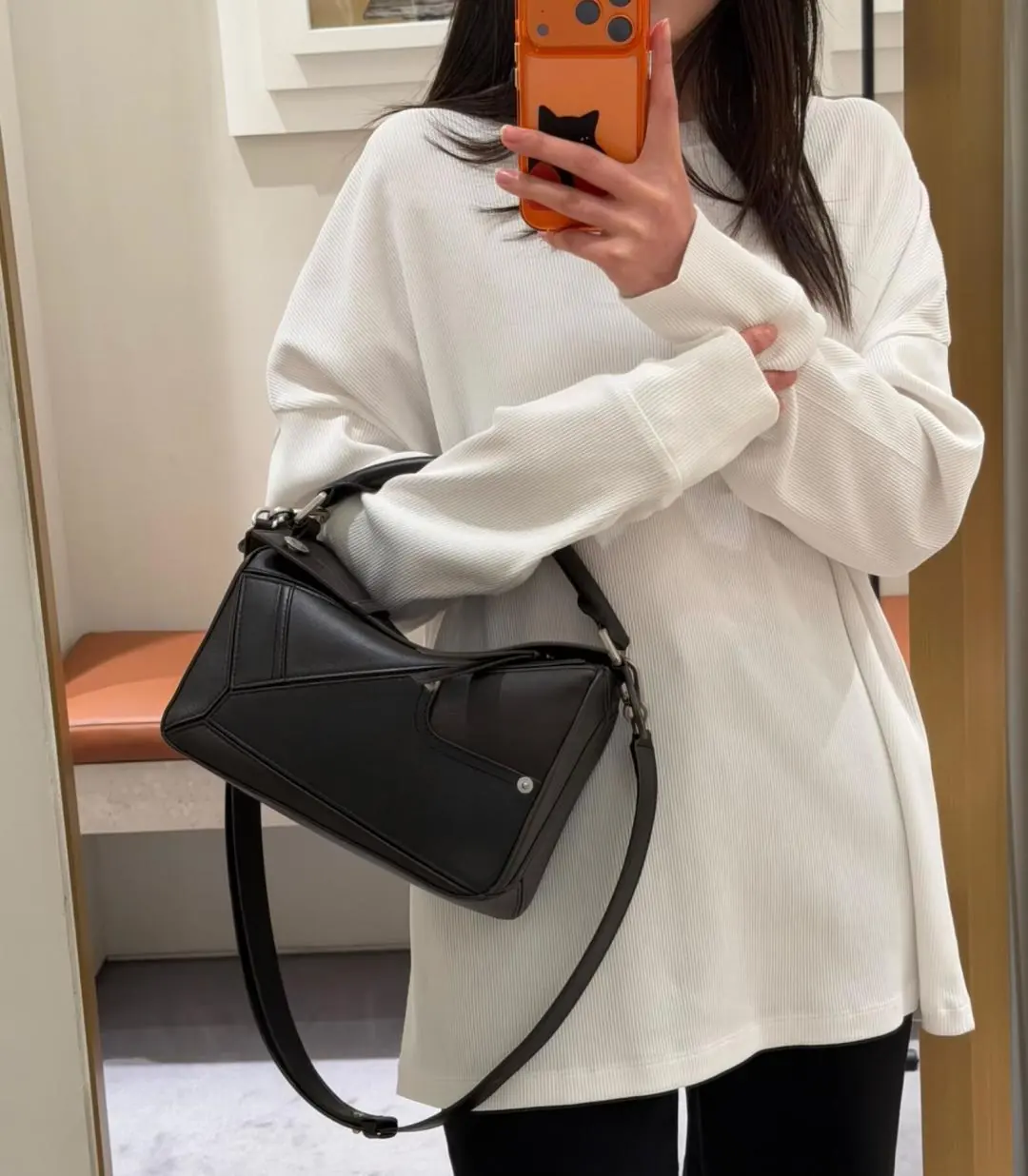 Loewe Style Black Leather Bag Lookbook Reference image 6