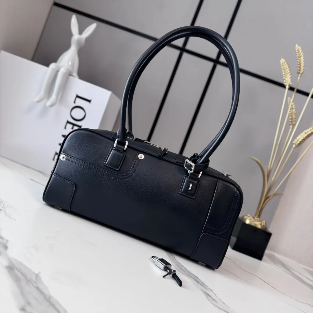 Loewe Style Black Leather Shoulder Bag Lookbook Reference image 1