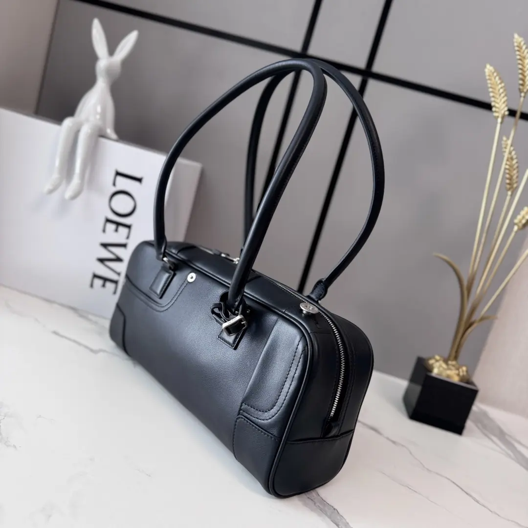 Loewe Style Black Leather Shoulder Bag Lookbook Reference image 2