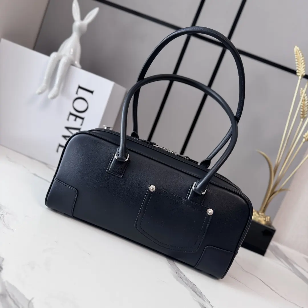 Loewe Style Black Leather Shoulder Bag Lookbook Reference image 4