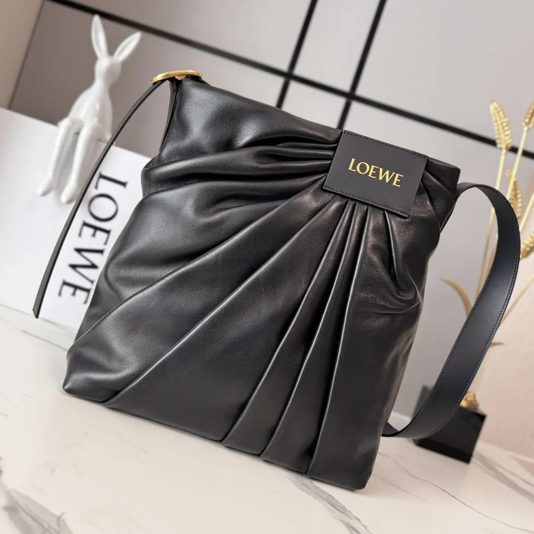 Loewe Style Black Leather Shoulder Bag Lookbook Reference image 1