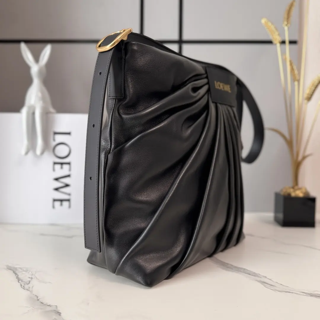 Loewe Style Black Leather Shoulder Bag Lookbook Reference image 2