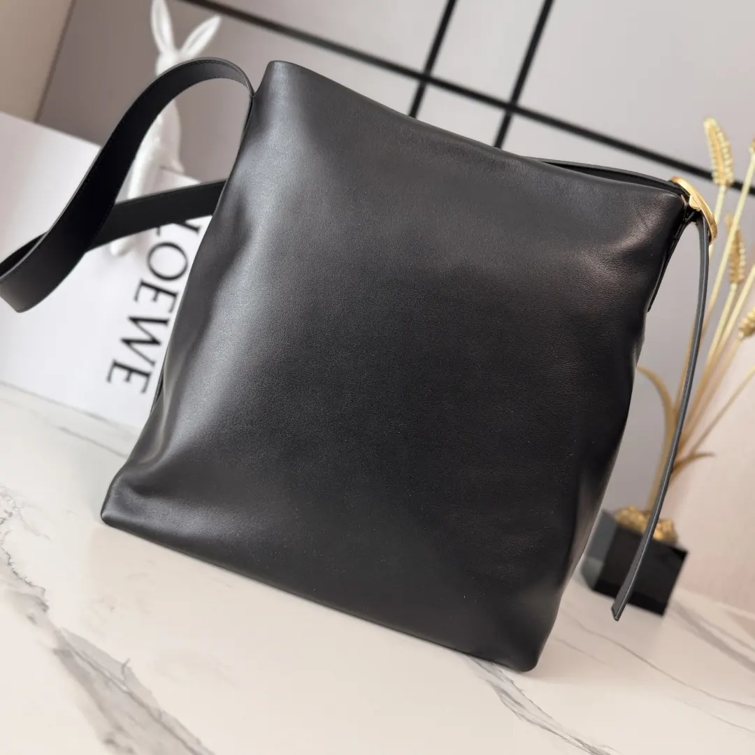 Loewe Style Black Leather Shoulder Bag Lookbook Reference image 3