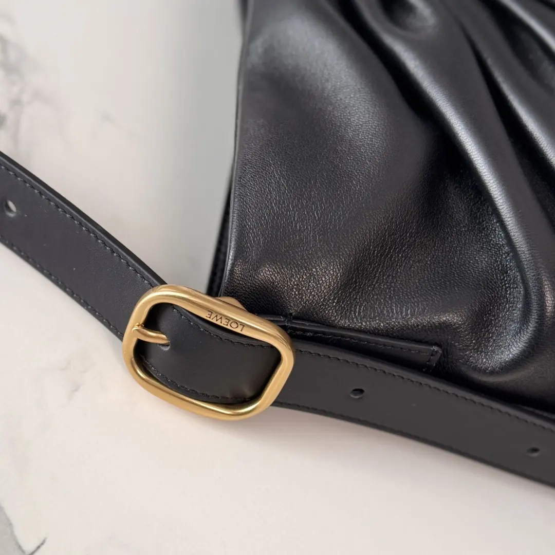 Loewe Style Black Leather Shoulder Bag Lookbook Reference image 6