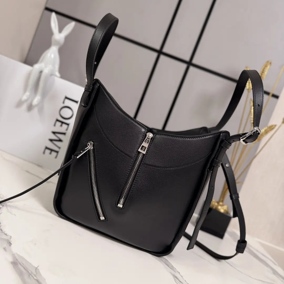 Loewe Style Black Leather Shoulder Bag Lookbook Reference image 2