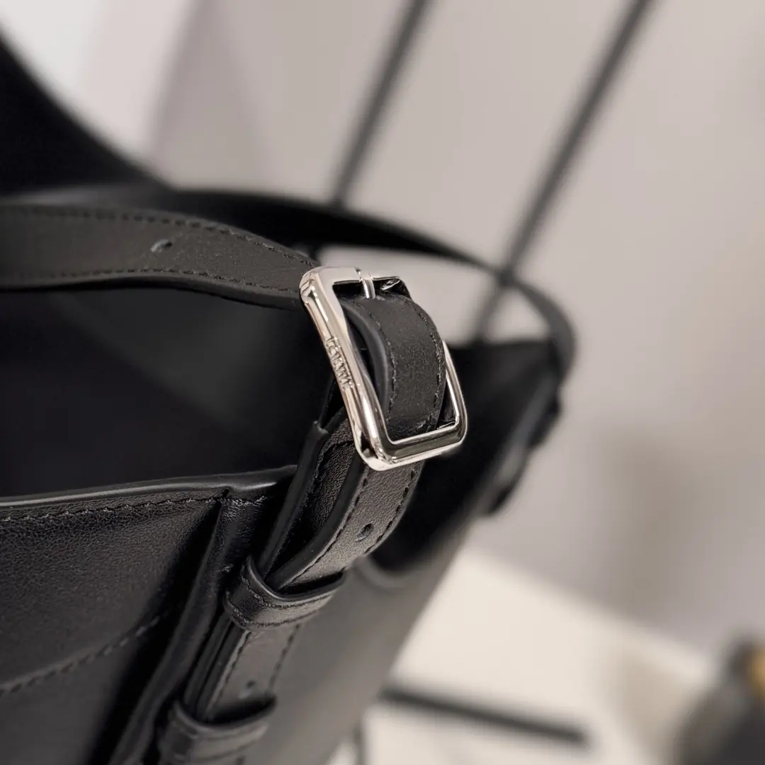 Loewe Style Black Leather Shoulder Bag Lookbook Reference image 6