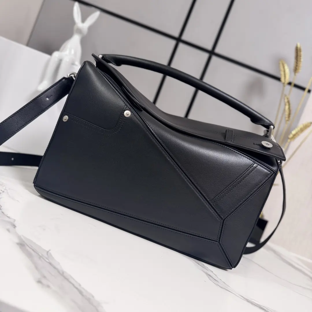Loewe Style Black Leather Top Handle Bag Lookbook Reference image 1