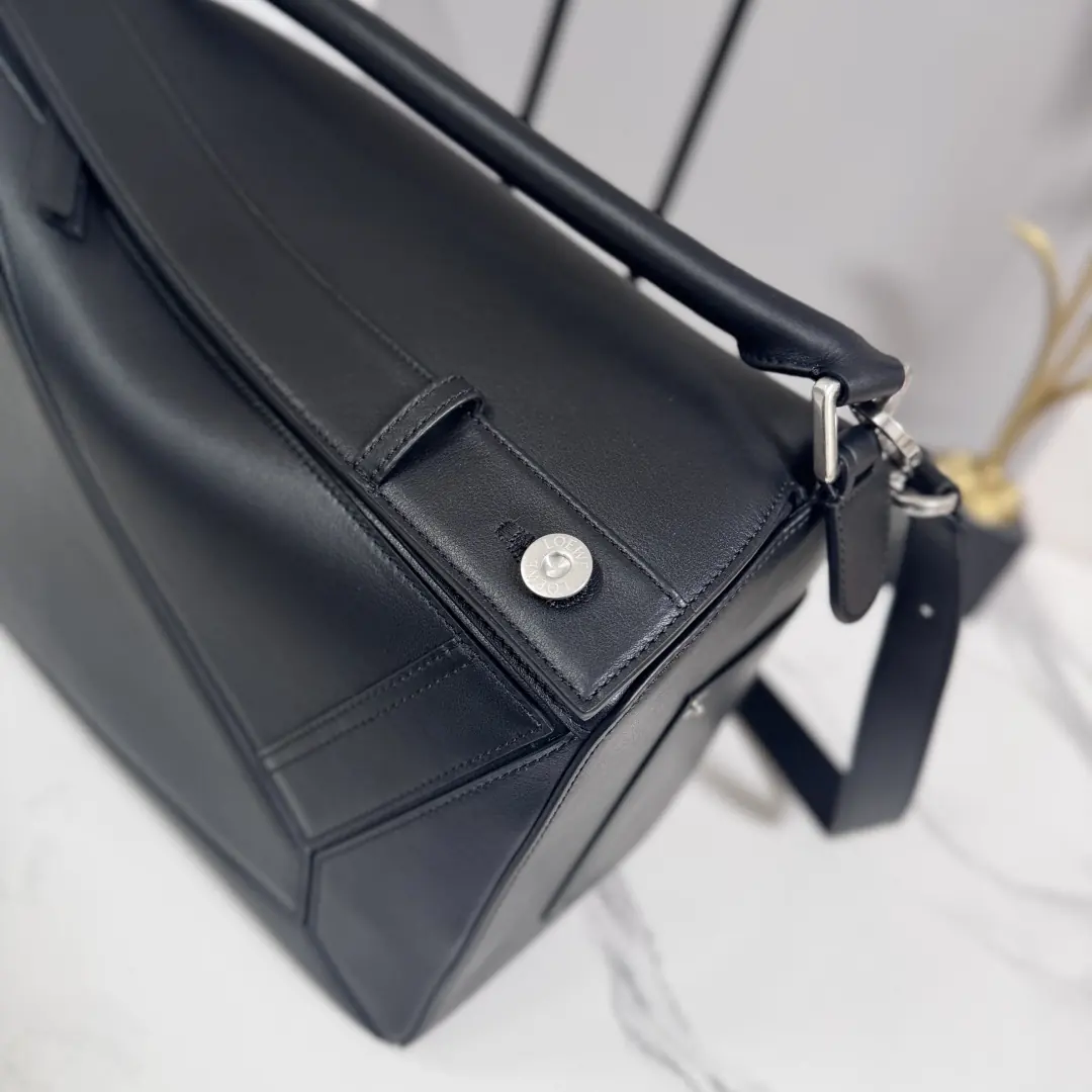 Loewe Style Black Leather Top Handle Bag Lookbook Reference image 5