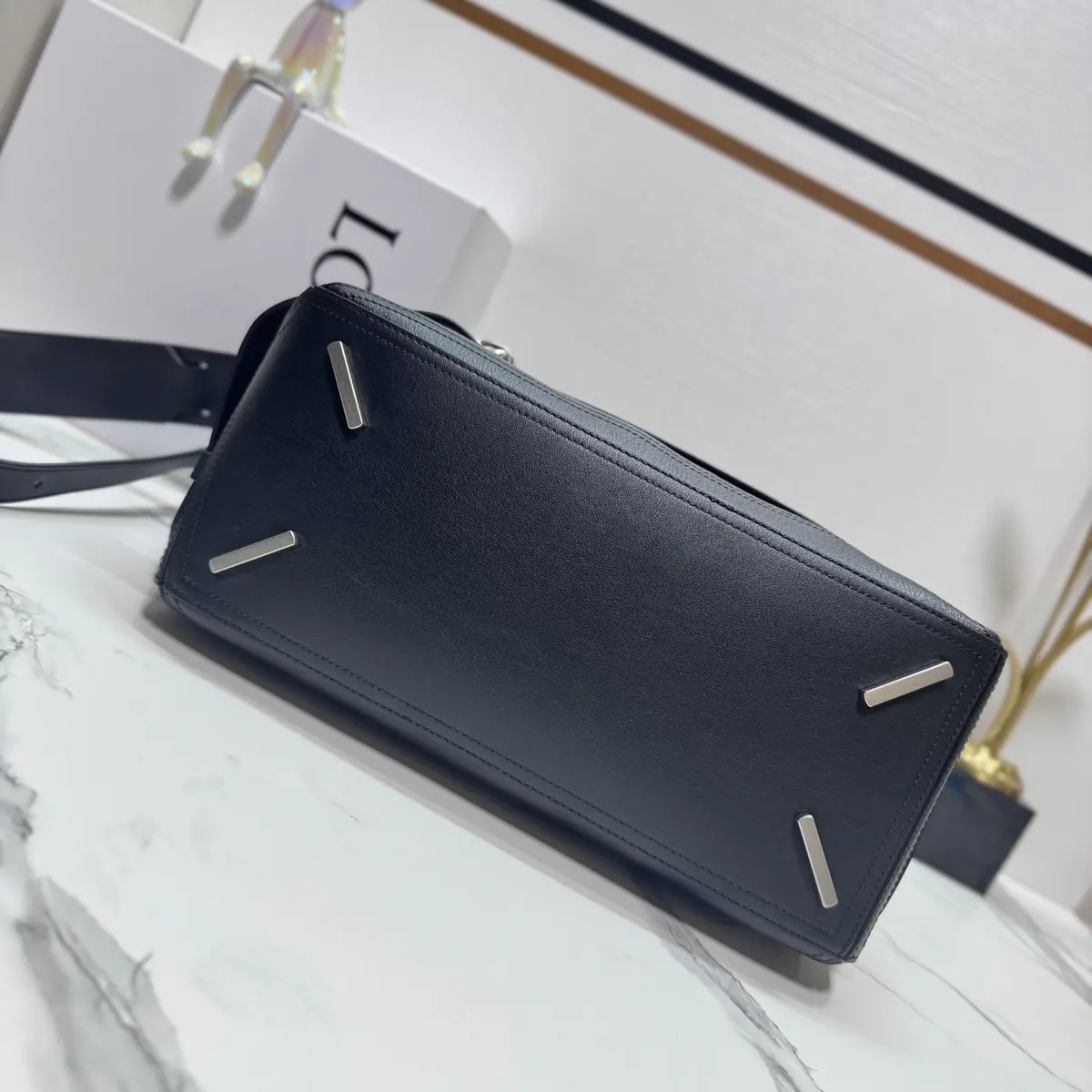 Loewe Style Black Leather Top Handle Bag Lookbook Reference image 4