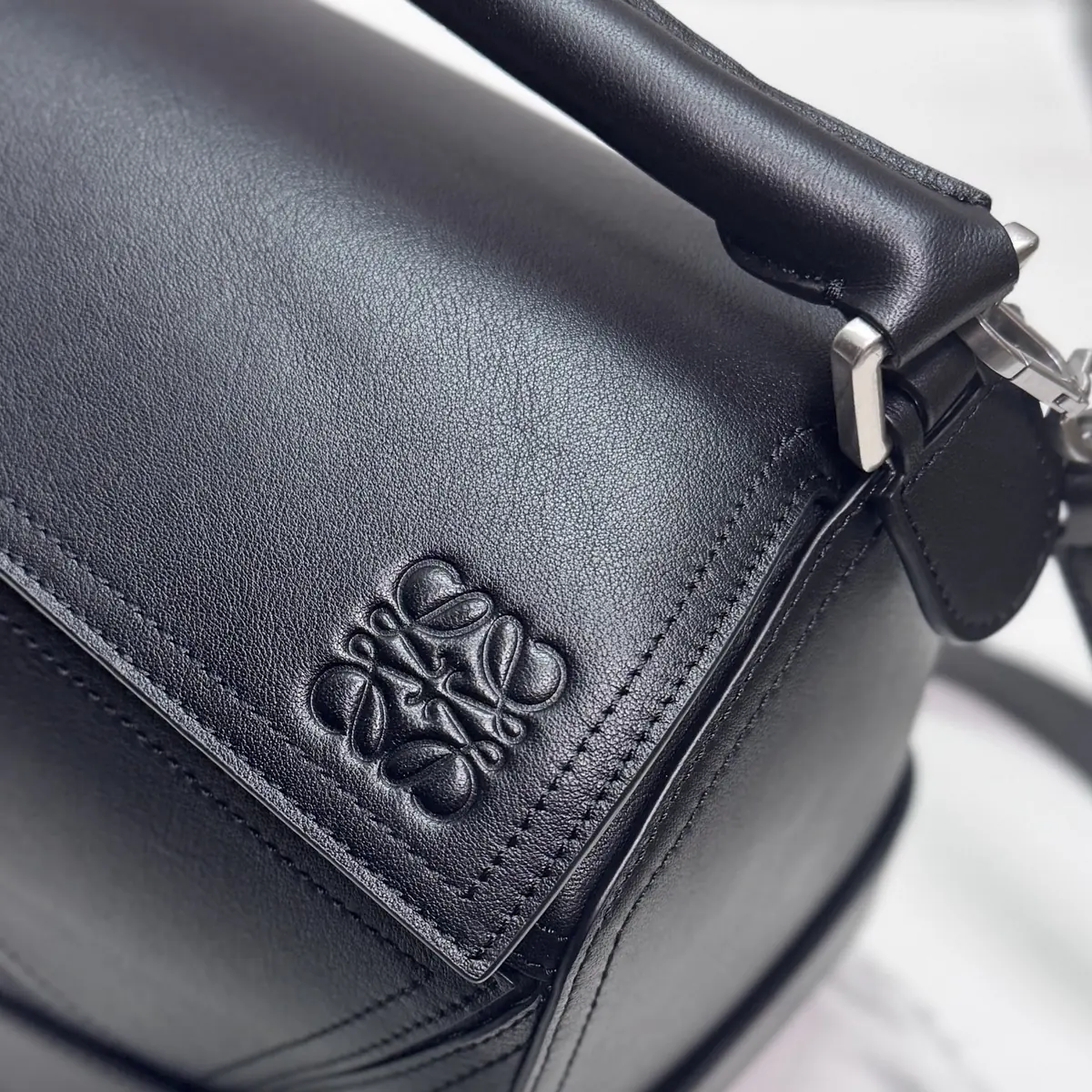 Loewe Style Black Leather Top Handle Bag Lookbook Reference image 5