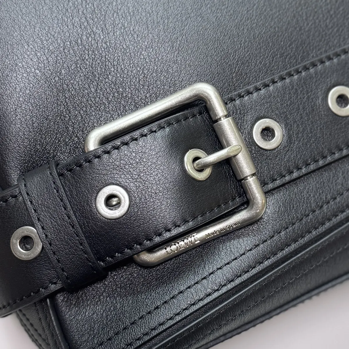 Loewe Style Black Leather Top Handle Bag Lookbook Reference image 6