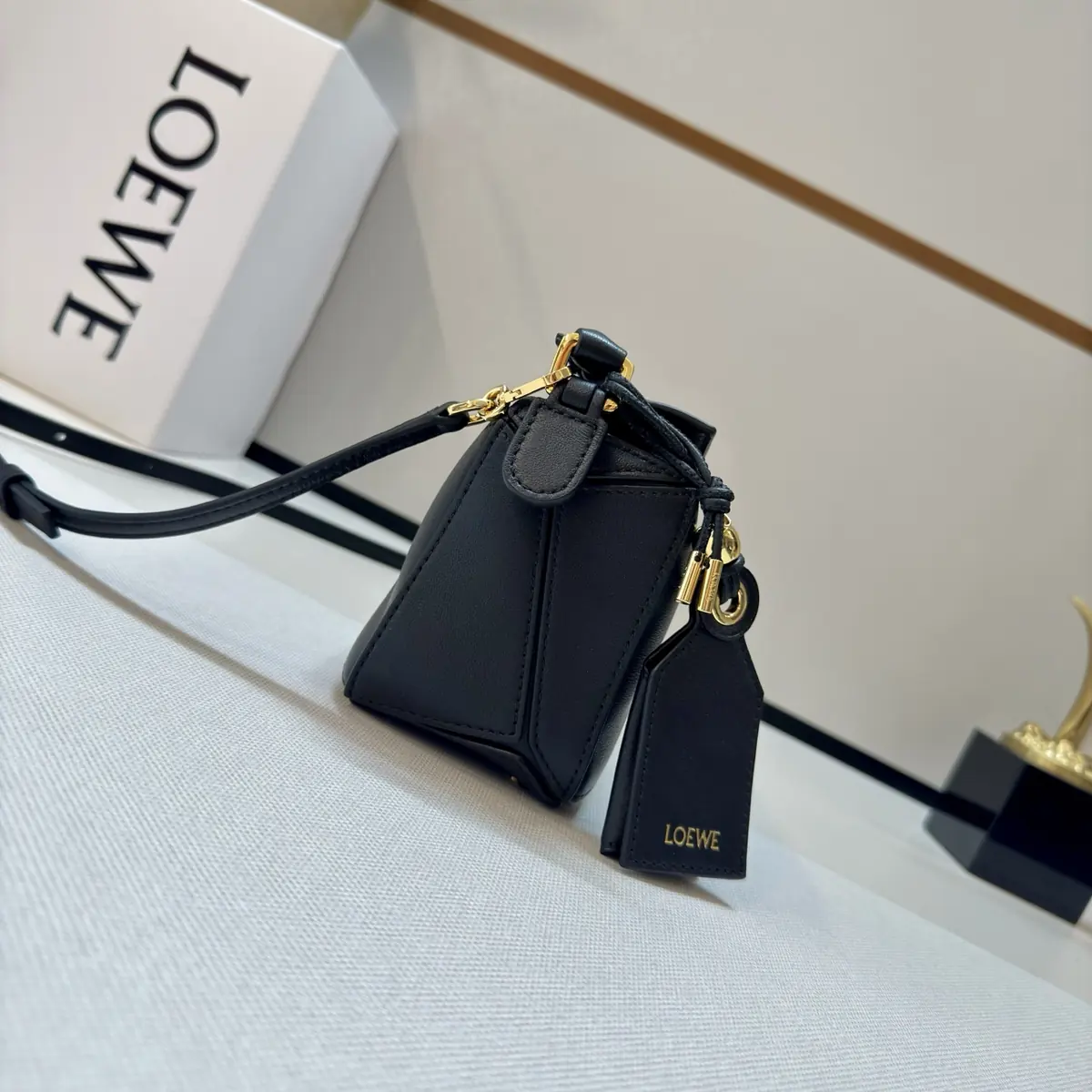 Loewe Style Black Leather Top Handle Bag Lookbook Reference image 4