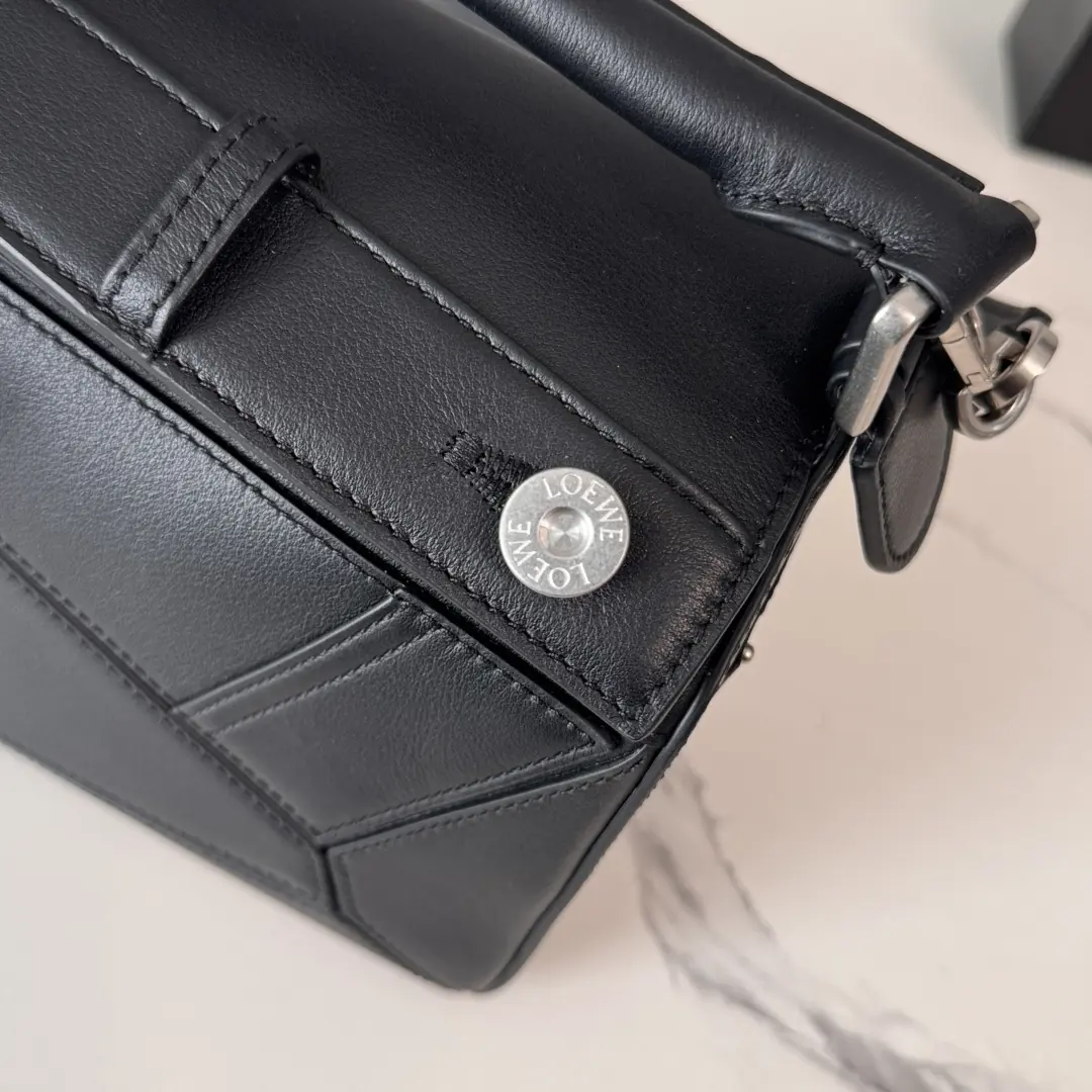 Loewe Style Black Leather Top Handle Bag Lookbook Reference image 5