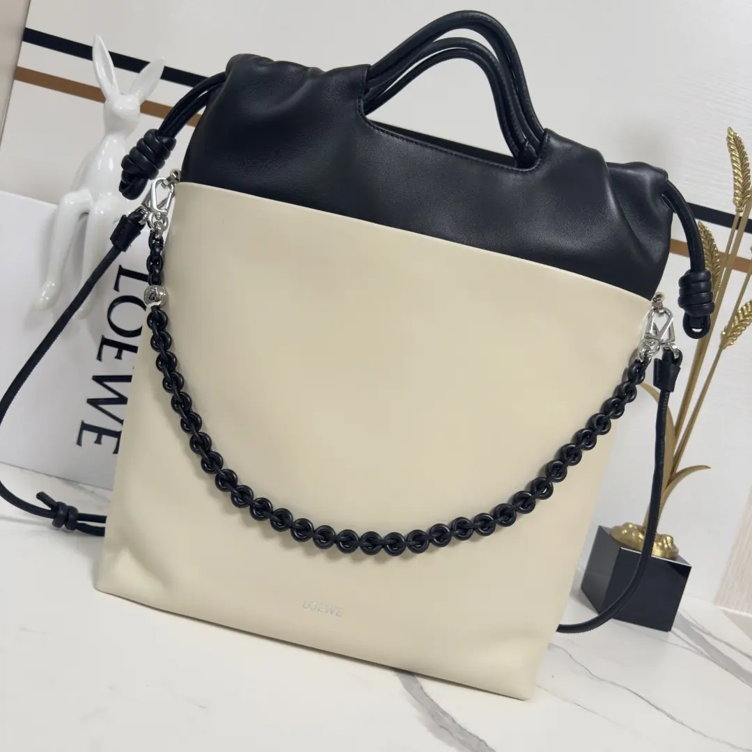 Loewe Style Black Leather Tote Bag Lookbook Reference image 1
