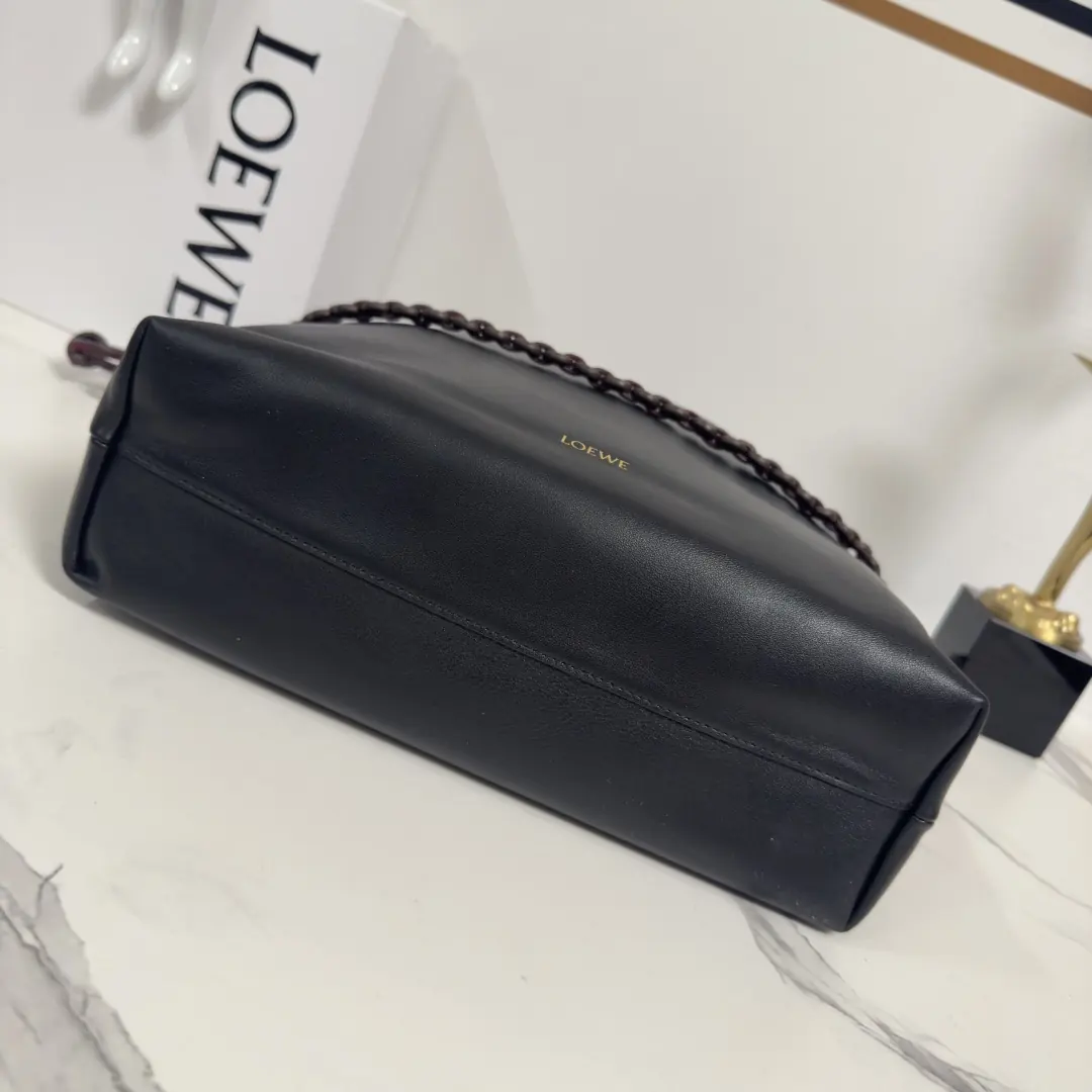 Loewe Style Black Leather Tote Bag Lookbook Reference image 4
