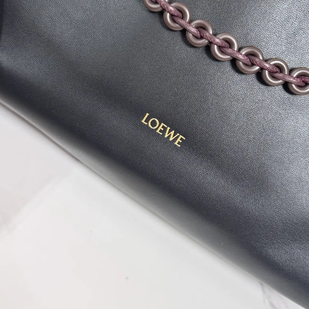 Loewe Style Black Leather Tote Bag Lookbook Reference image 5
