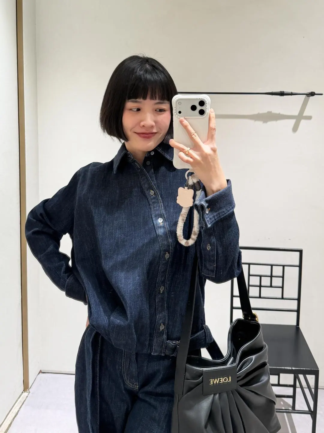 Loewe Style Black Leather Tote Bag Lookbook Reference image 1