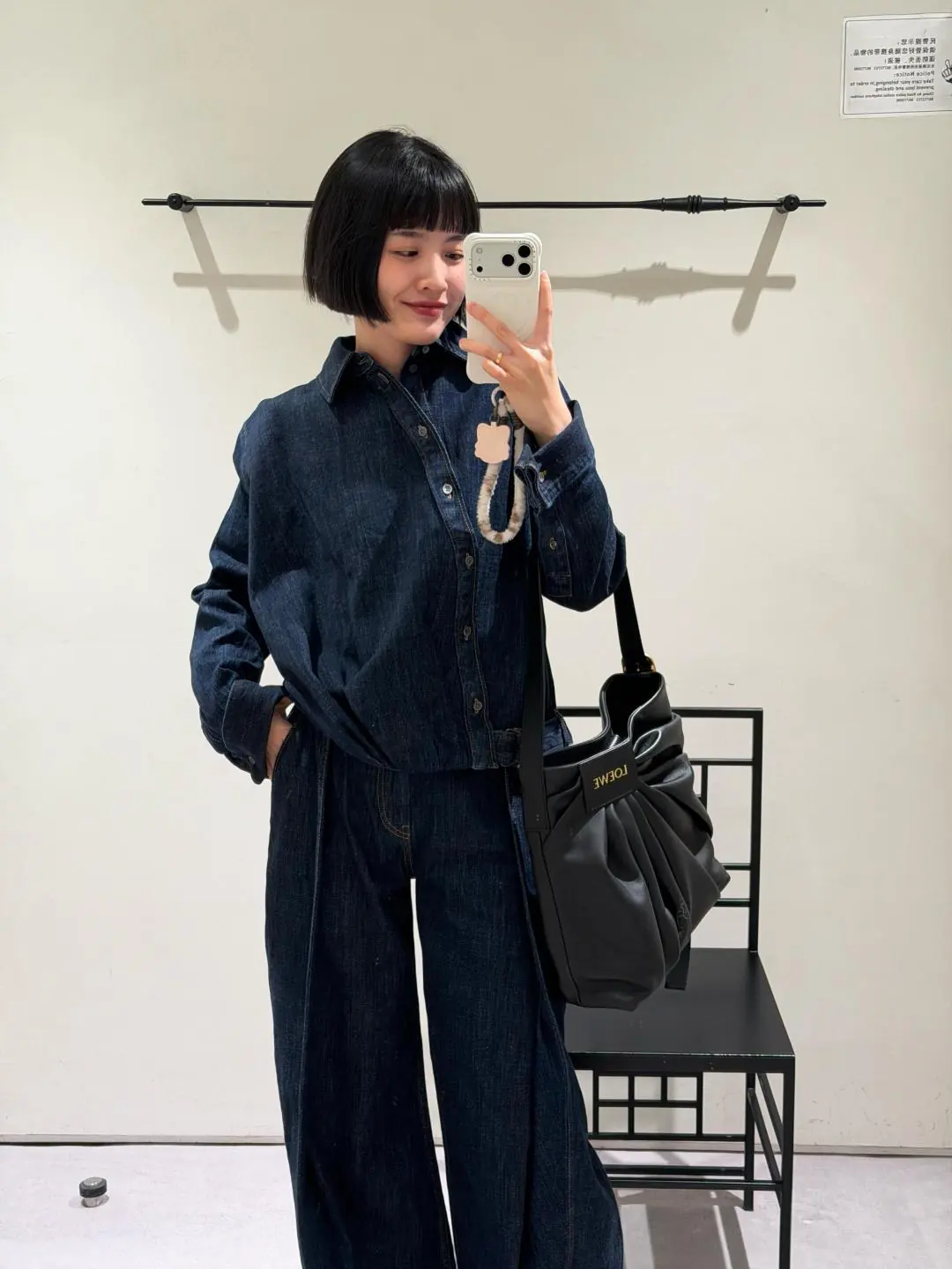 Loewe Style Black Leather Tote Bag Lookbook Reference image 3