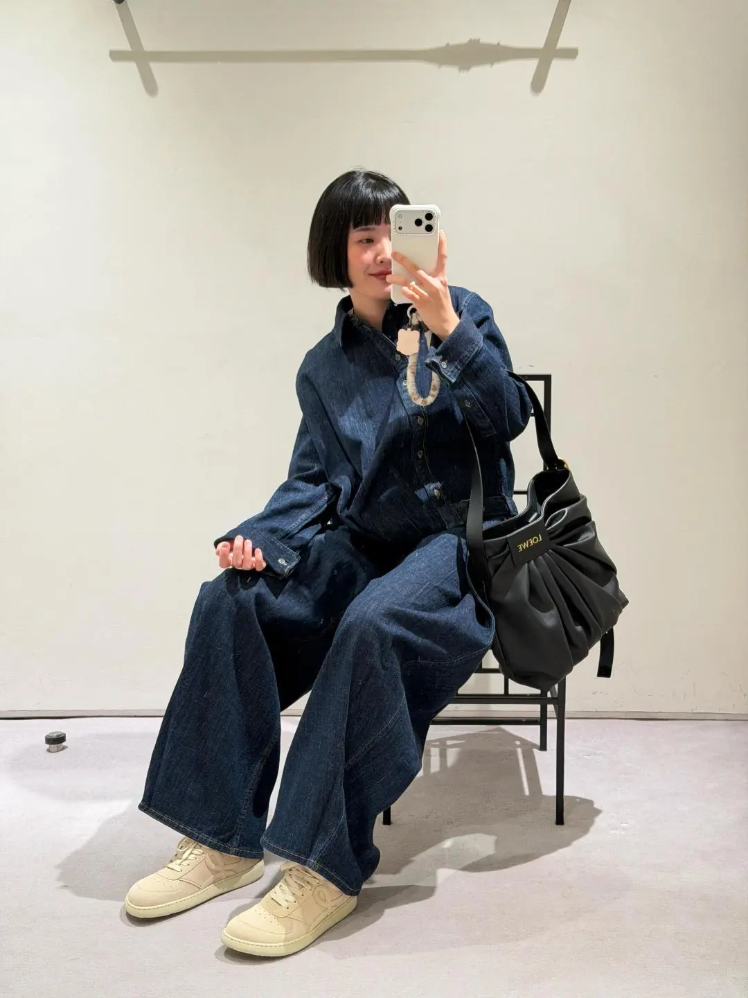Loewe Style Black Leather Tote Bag Lookbook Reference image 4
