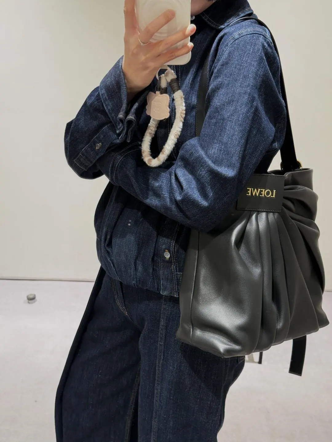 Loewe Style Black Leather Tote Bag Lookbook Reference image 5