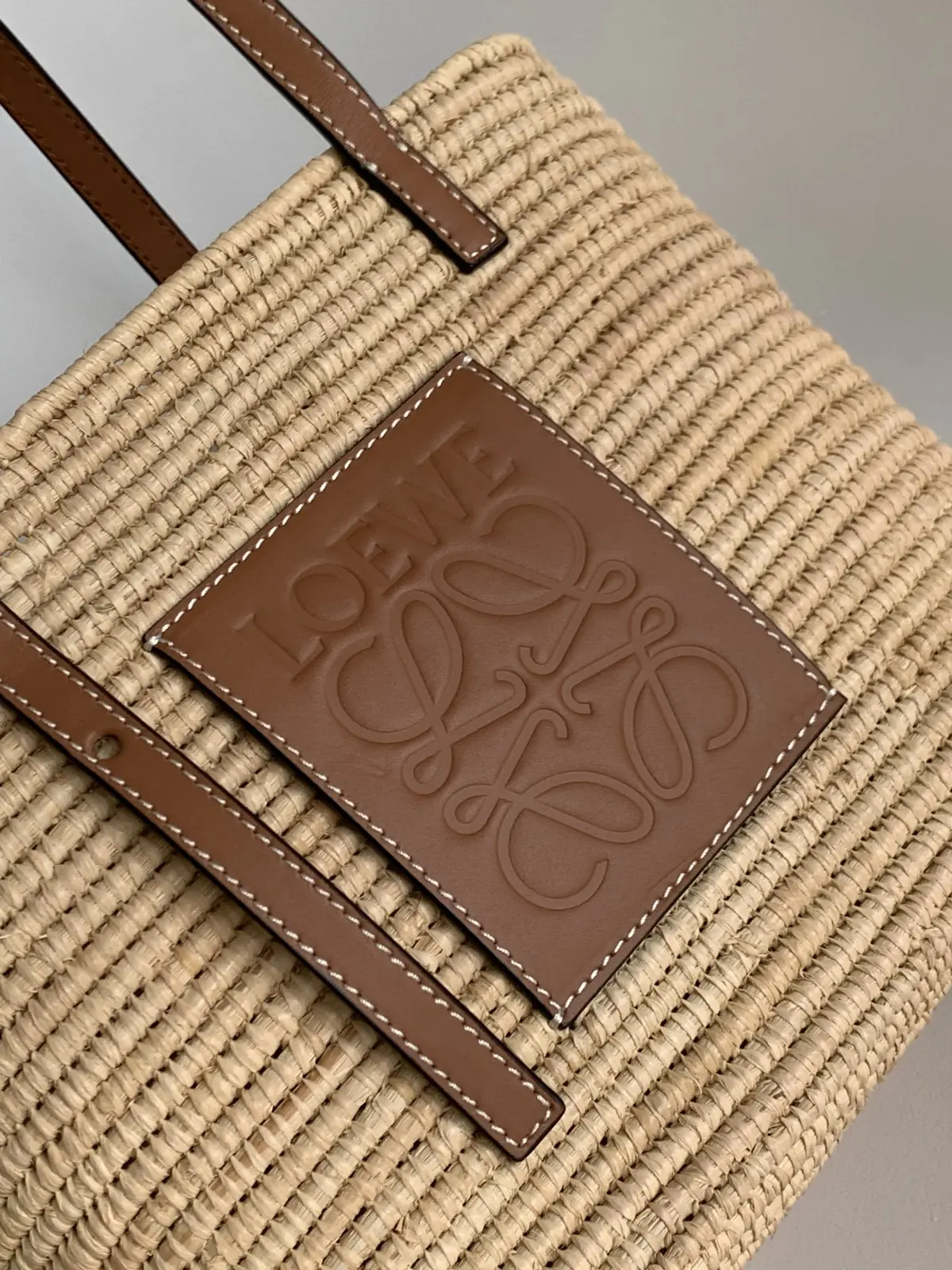 Loewe Style Brown Leather Shoulder Bag Lookbook Reference image 4