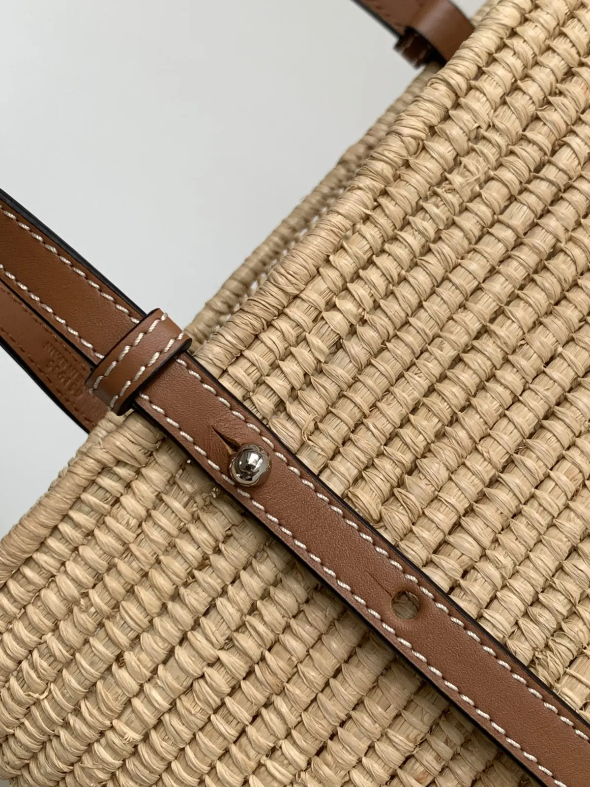 Loewe Style Brown Leather Shoulder Bag Lookbook Reference image 6