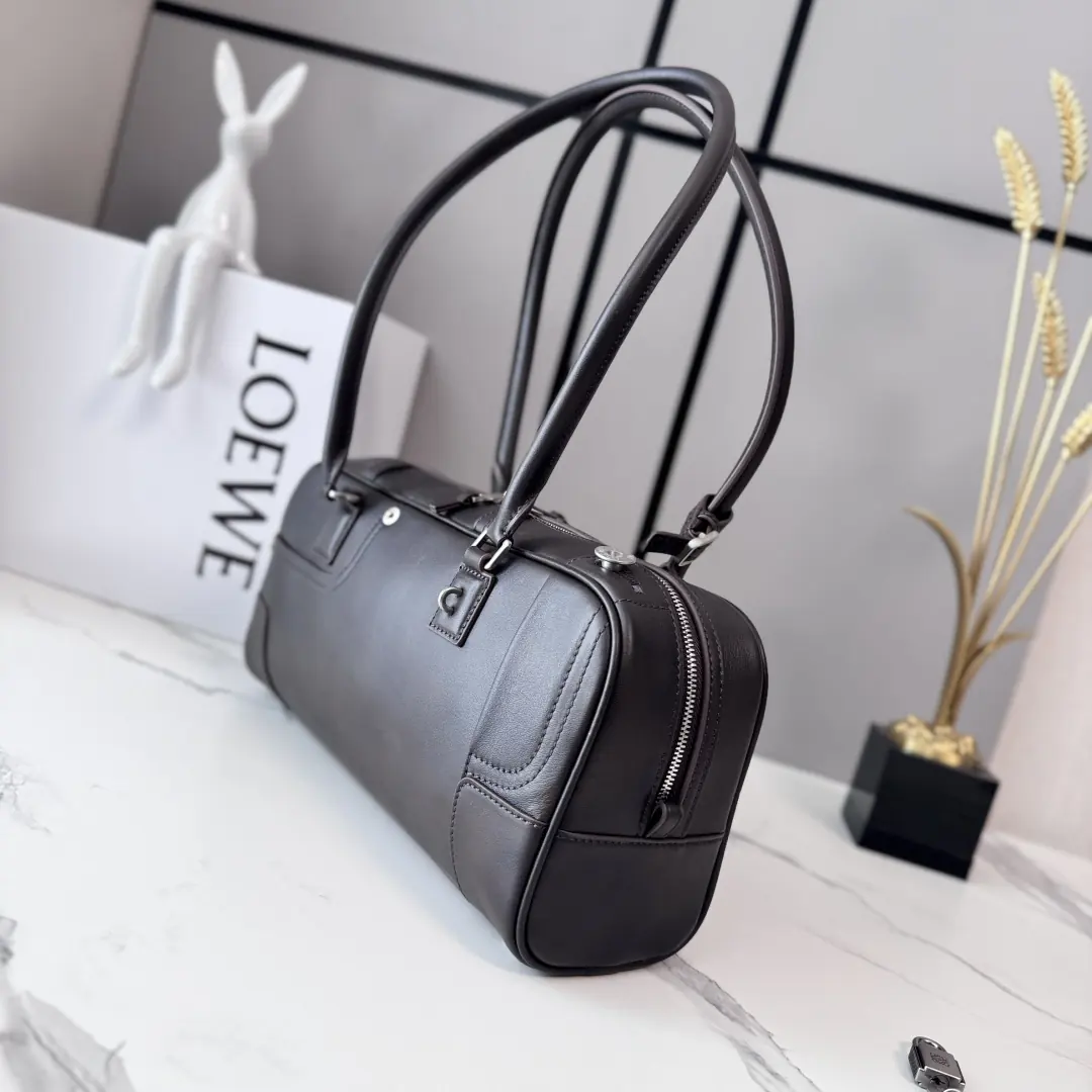 Loewe Style Brown Leather Shoulder Bag Lookbook Reference image 2