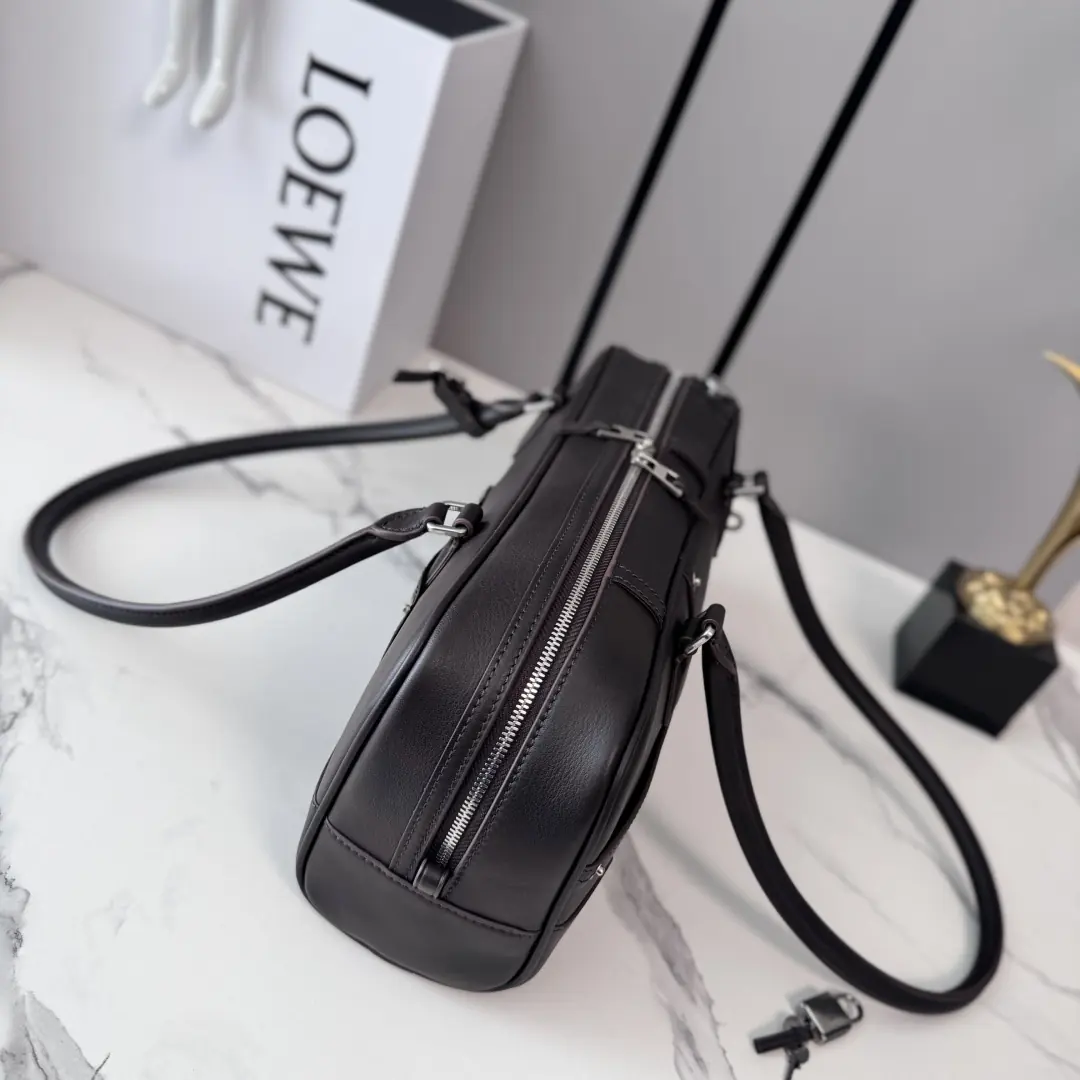 Loewe Style Brown Leather Shoulder Bag Lookbook Reference image 3