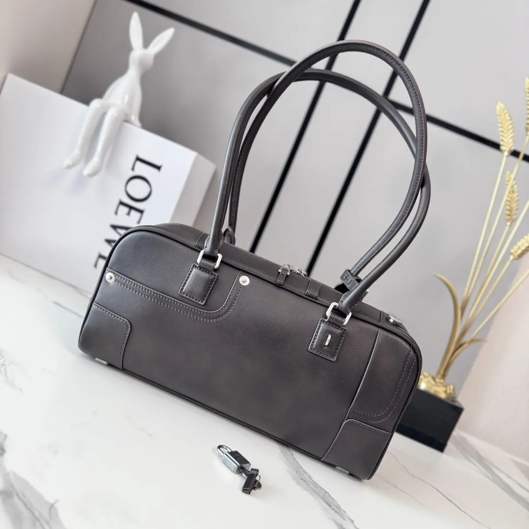 Loewe Style Brown Leather Shoulder Bag Lookbook Reference image 5