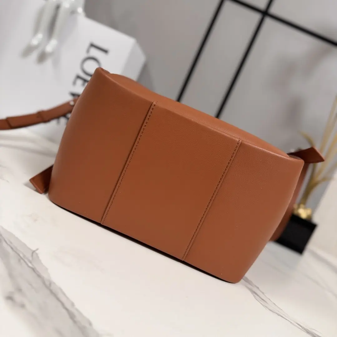 Loewe Style Brown Leather Shoulder Bag Lookbook Reference image 5