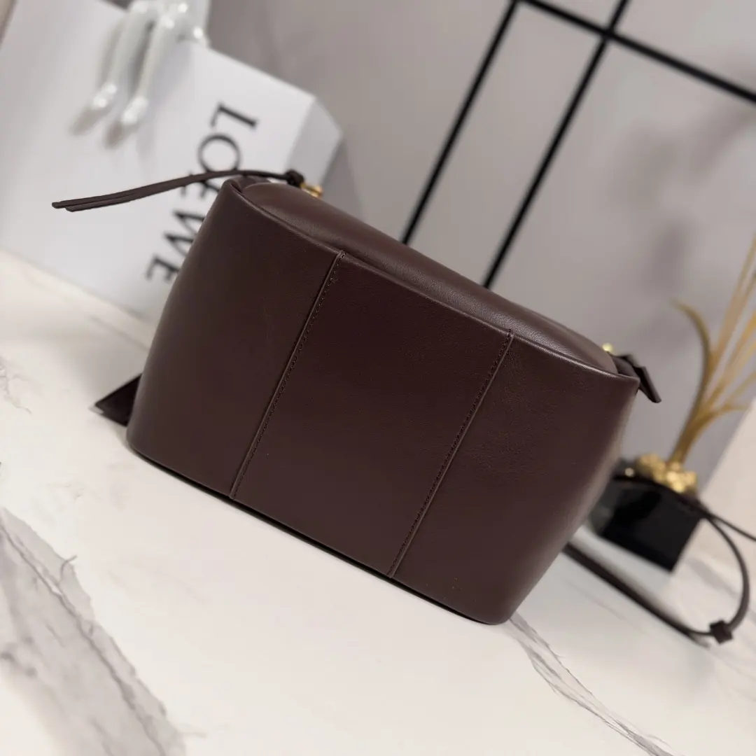 Loewe Style Brown Leather Shoulder Bag Lookbook Reference image 4