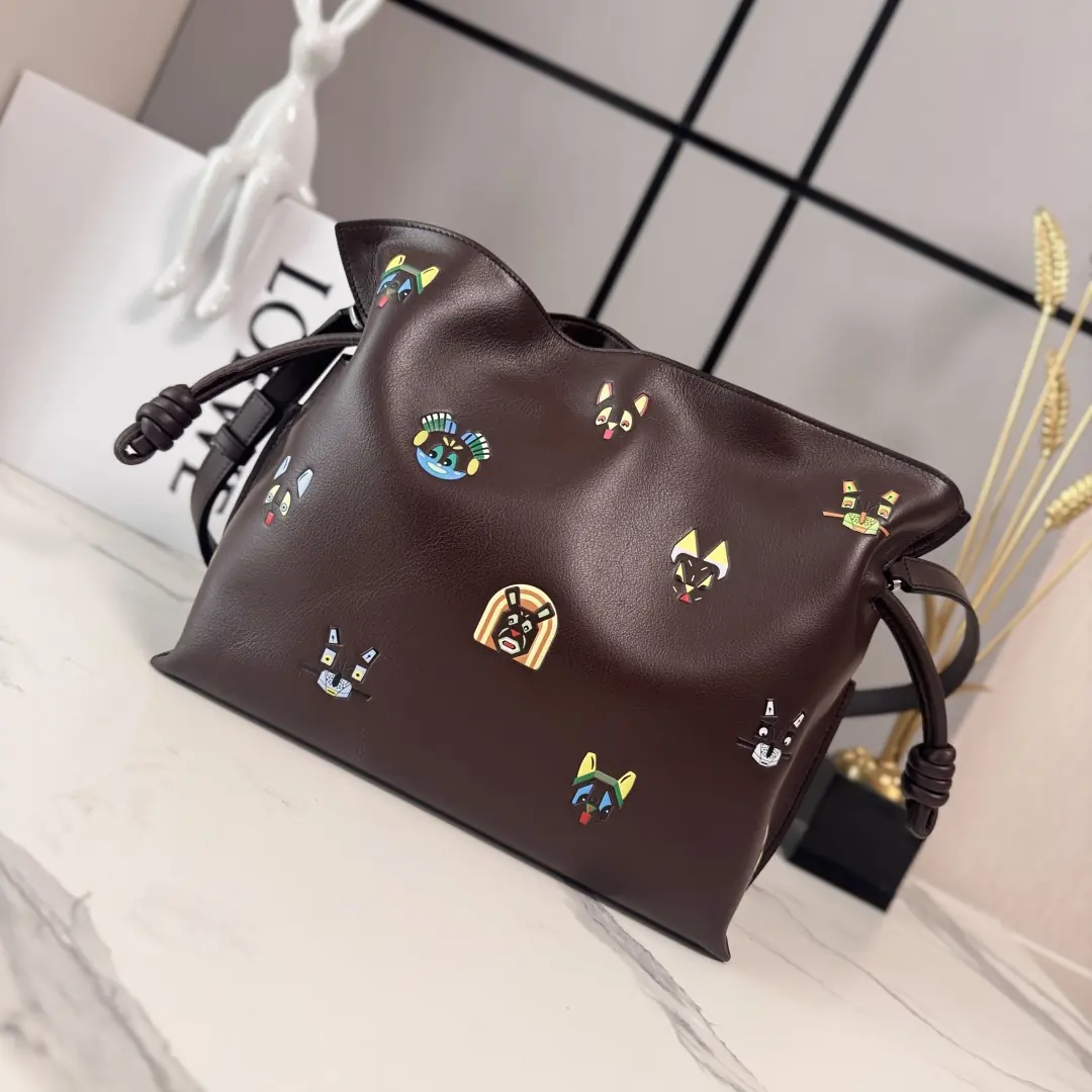 Loewe Style Brown Leather Wallet Lookbook Reference image 3