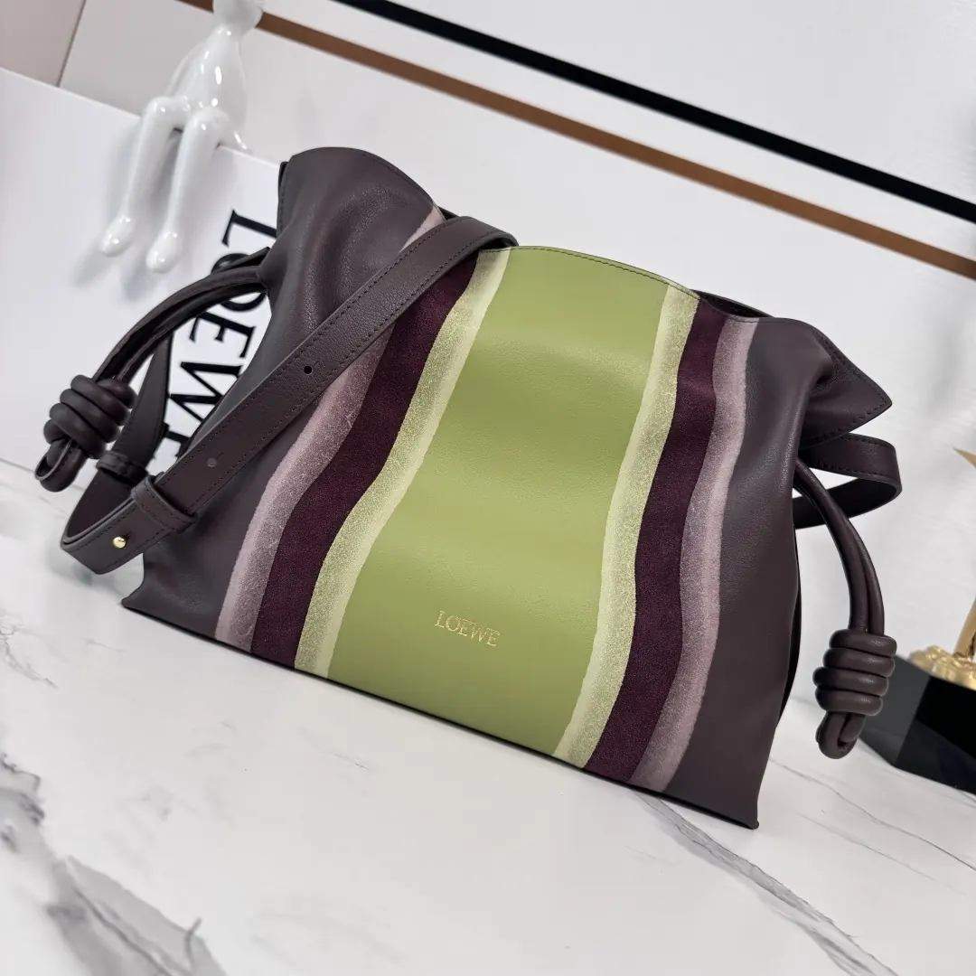 Loewe Style Gold Leather Shoulder Bag Lookbook Reference image 1