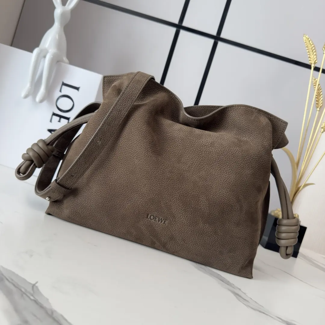 Loewe Style Green Leather Clutch Lookbook Reference image 1