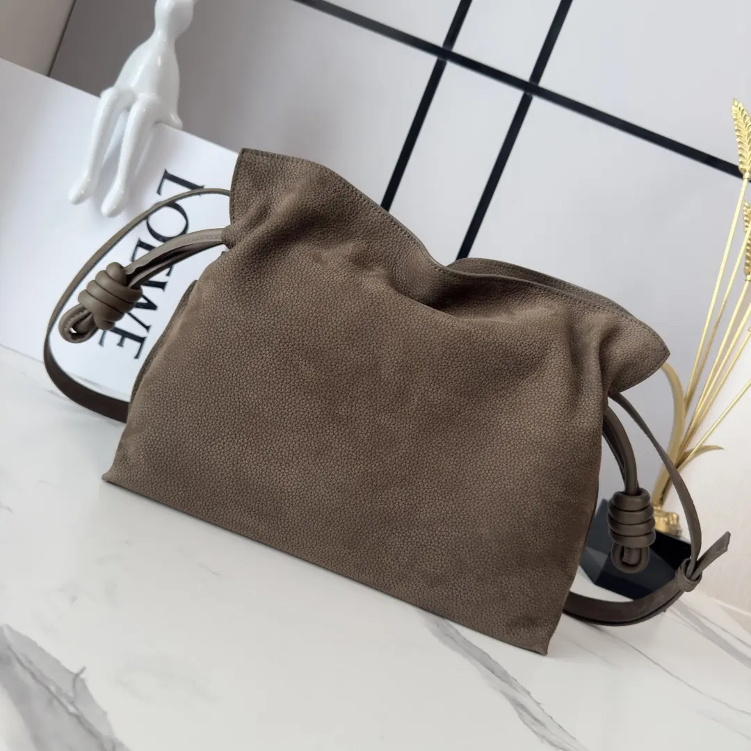 Loewe Style Green Leather Clutch Lookbook Reference image 3
