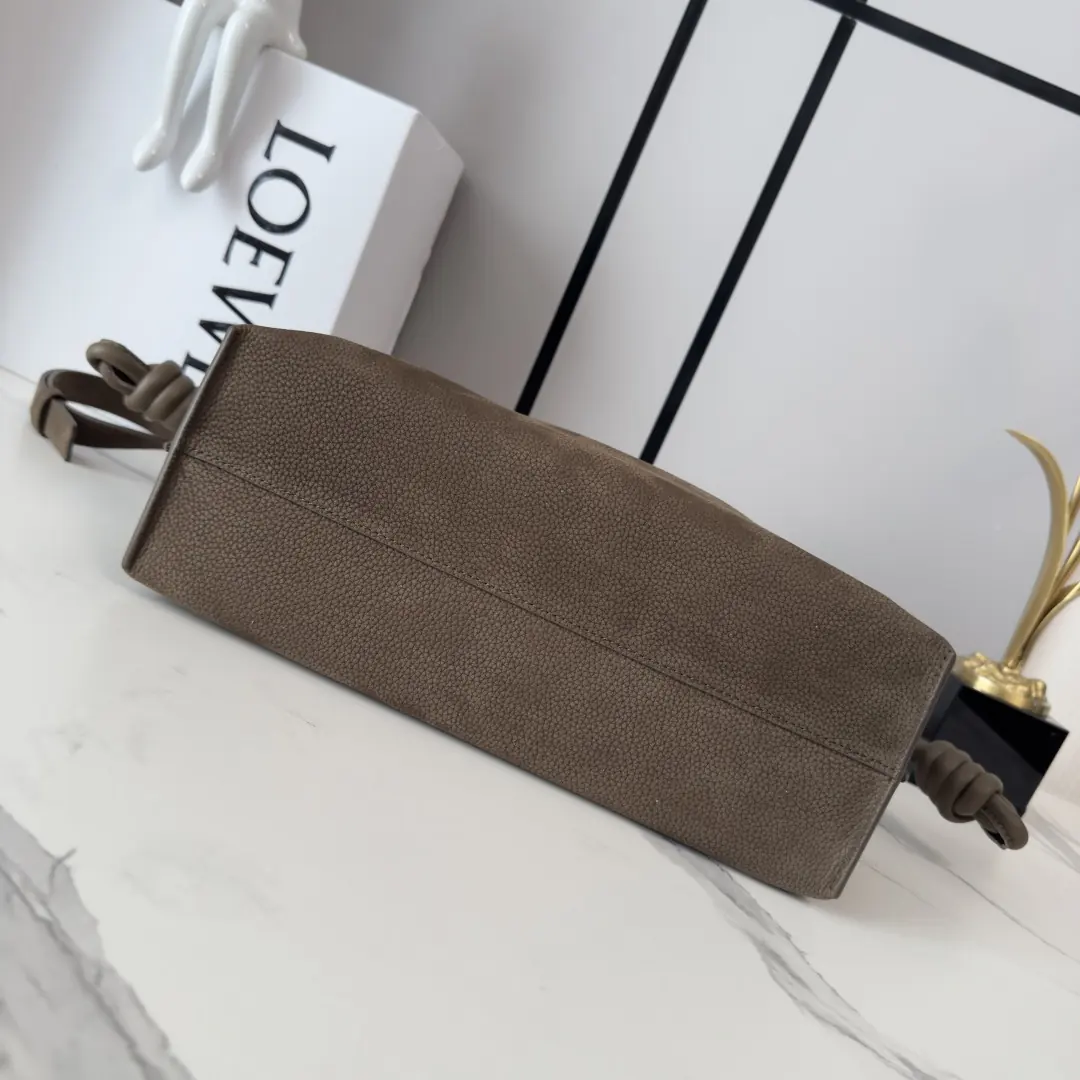 Loewe Style Green Leather Clutch Lookbook Reference image 4