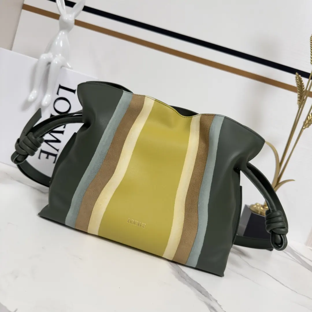 Loewe Style Green Leather Shoulder Bag Lookbook Reference image 1