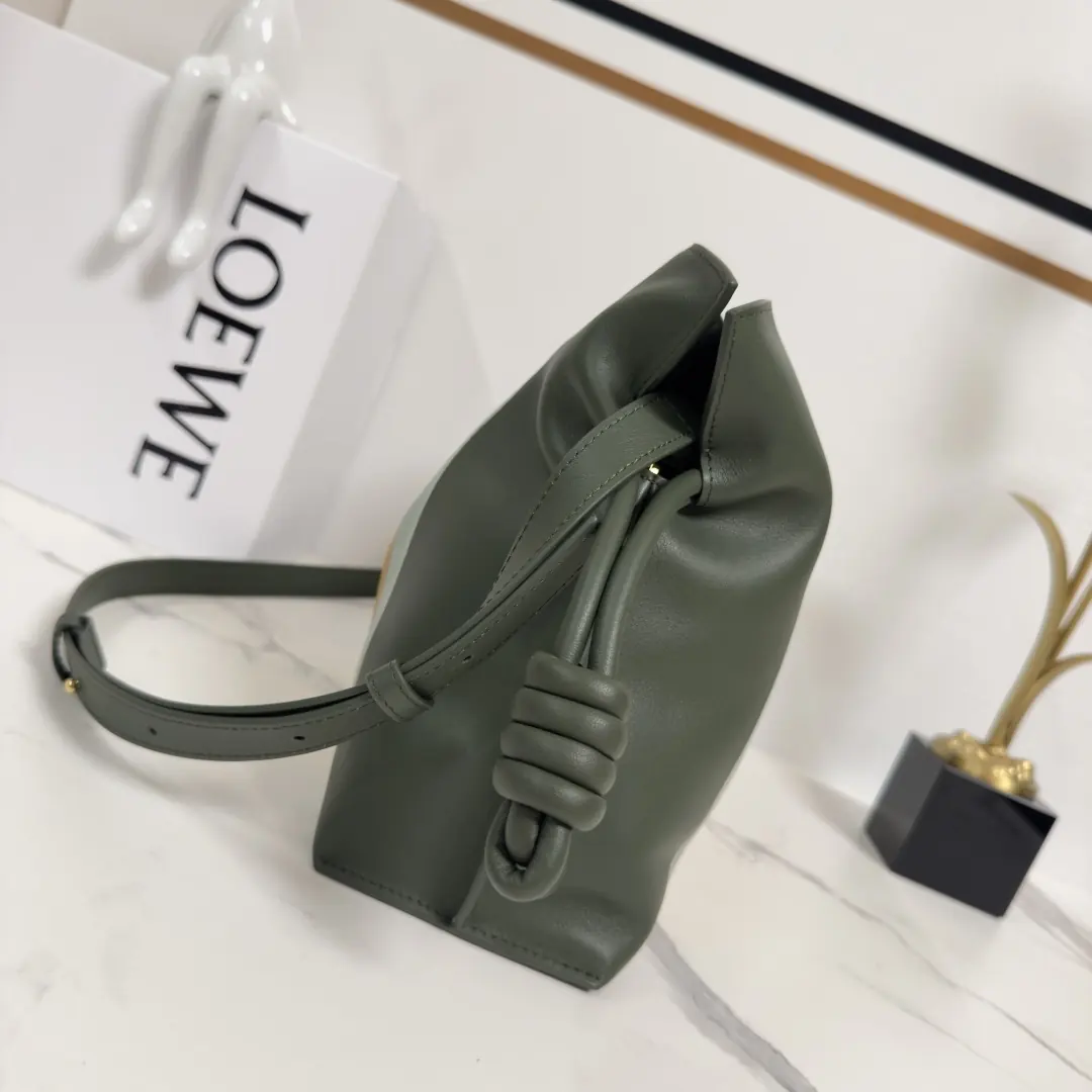 Loewe Style Green Leather Shoulder Bag Lookbook Reference image 2