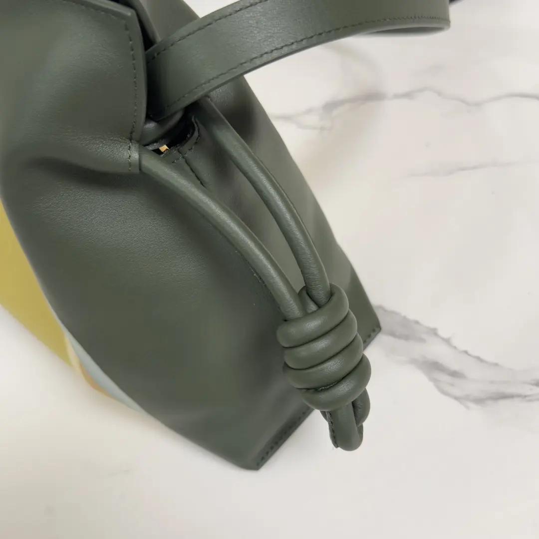 Loewe Style Green Leather Shoulder Bag Lookbook Reference image 6