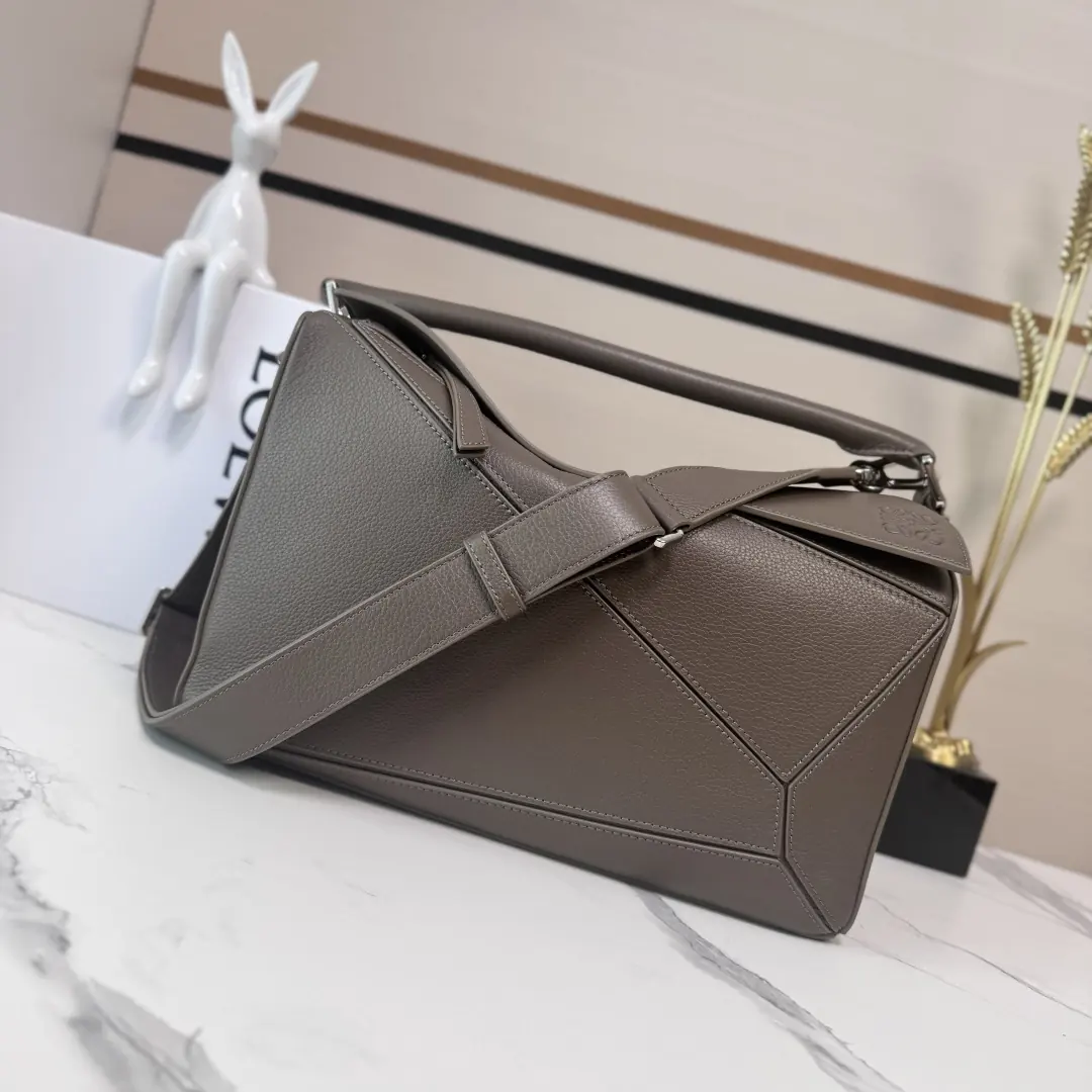 Loewe Style Green Leather Top Handle Bag Lookbook Reference image 1