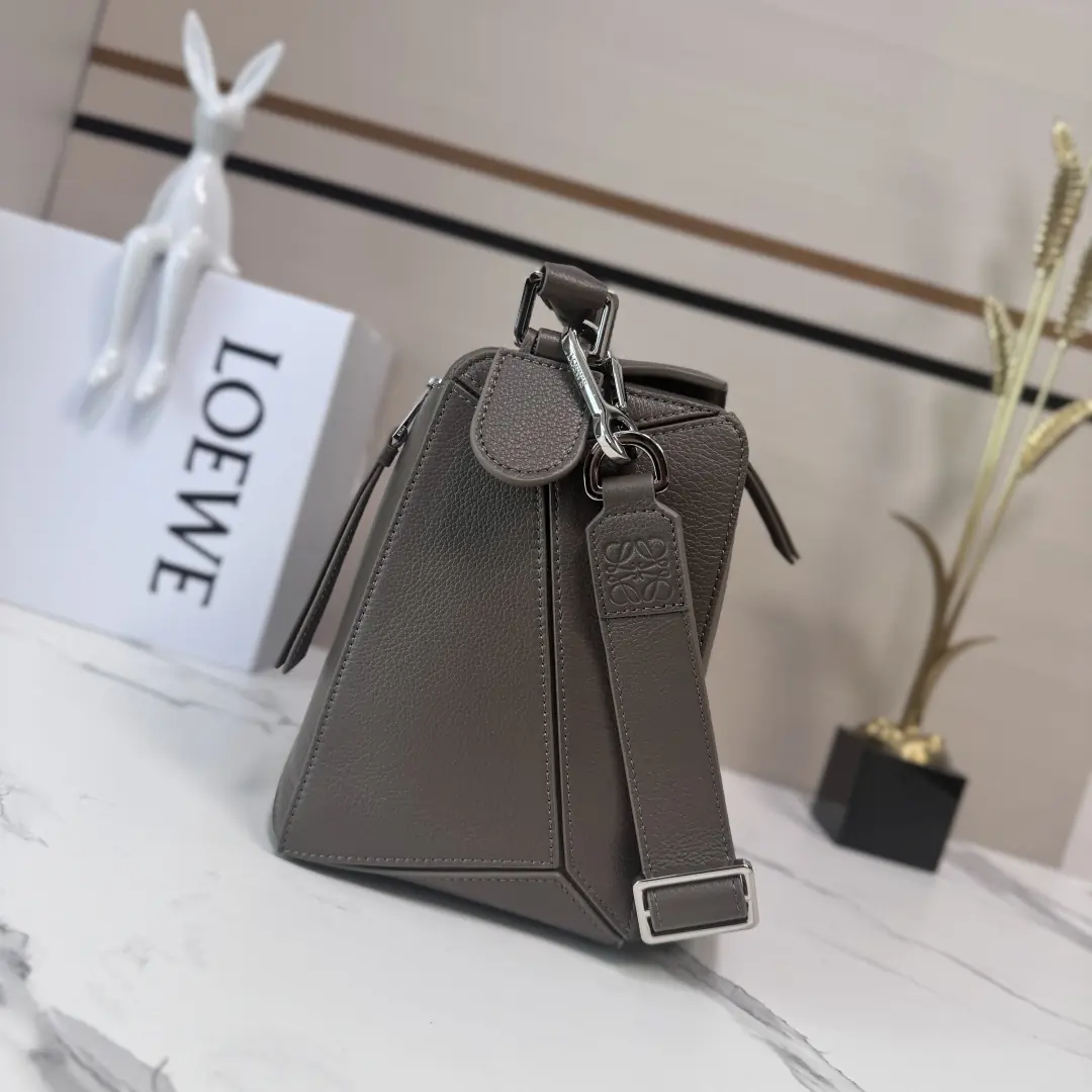Loewe Style Green Leather Top Handle Bag Lookbook Reference image 2