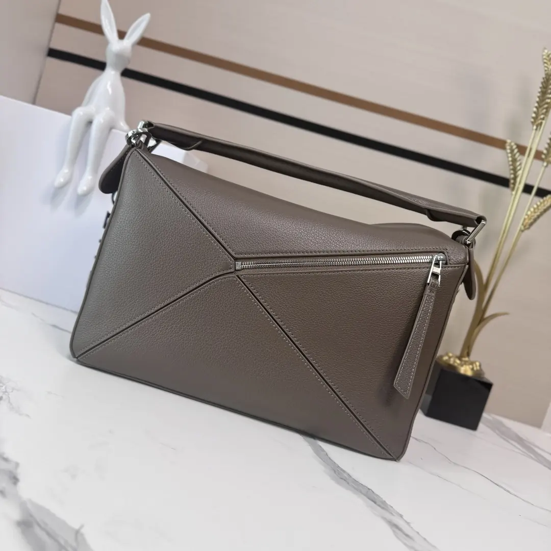 Loewe Style Green Leather Top Handle Bag Lookbook Reference image 3