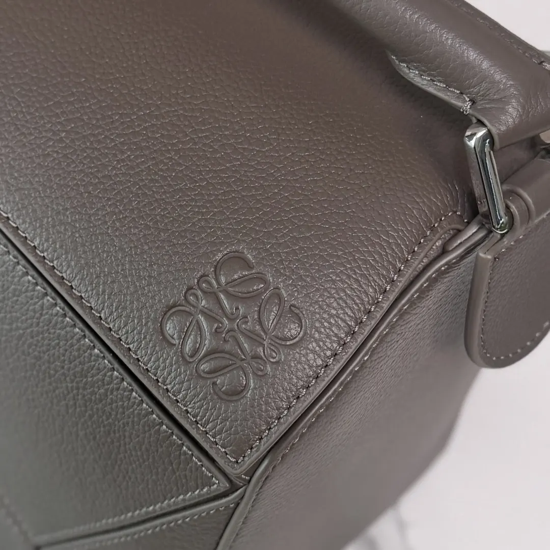Loewe Style Green Leather Top Handle Bag Lookbook Reference image 5