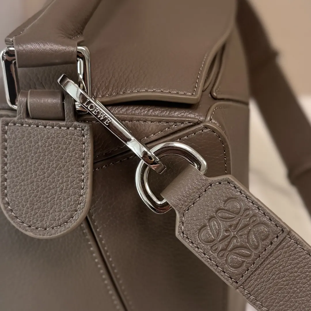Loewe Style Green Leather Top Handle Bag Lookbook Reference image 6