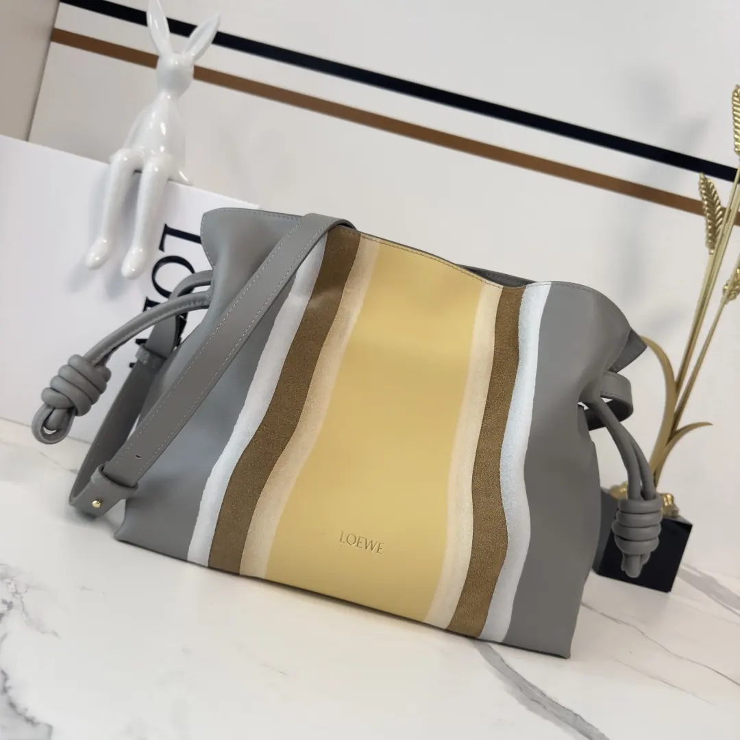 Loewe Style Grey Leather Shoulder Bag Lookbook Reference image 1