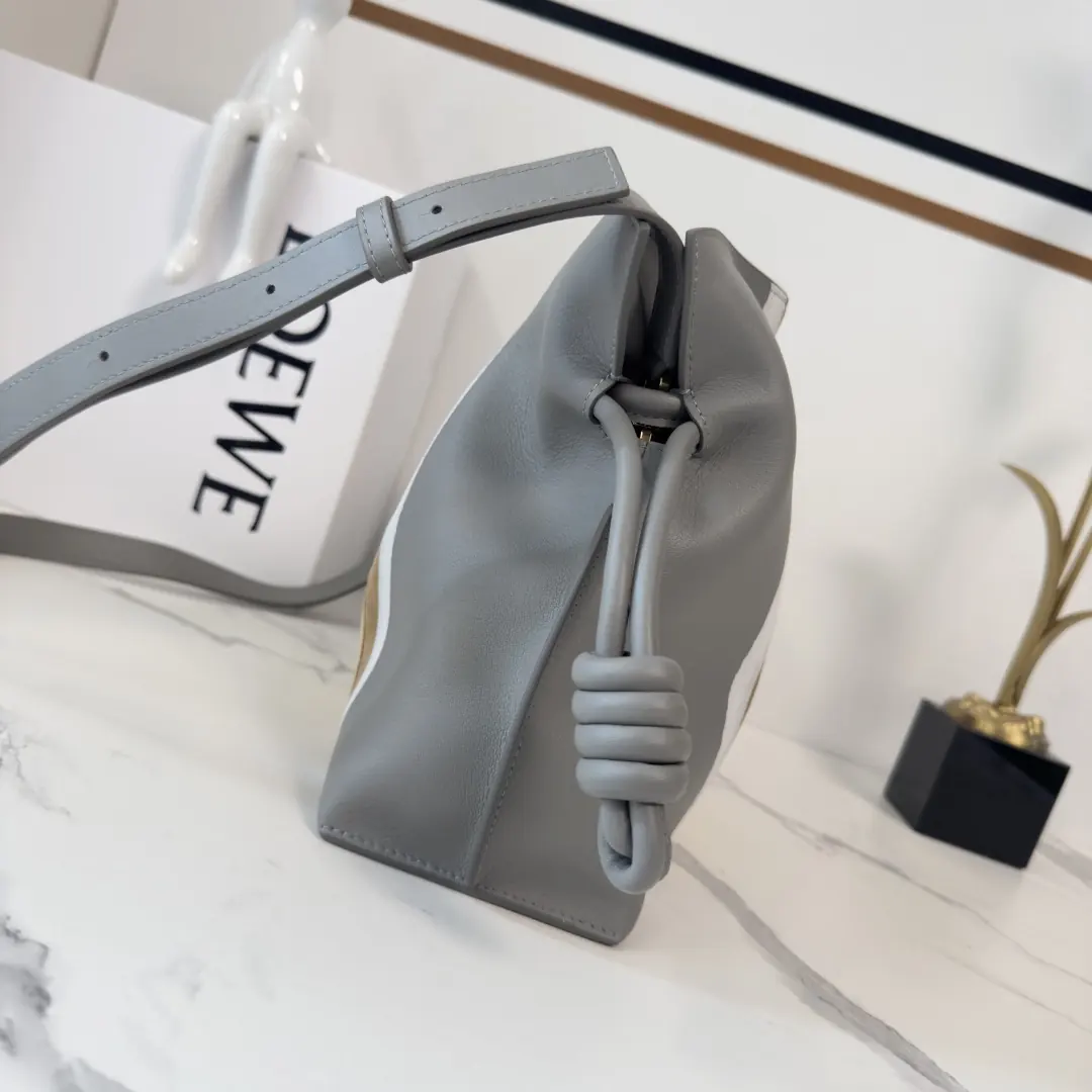 Loewe Style Grey Leather Shoulder Bag Lookbook Reference image 2
