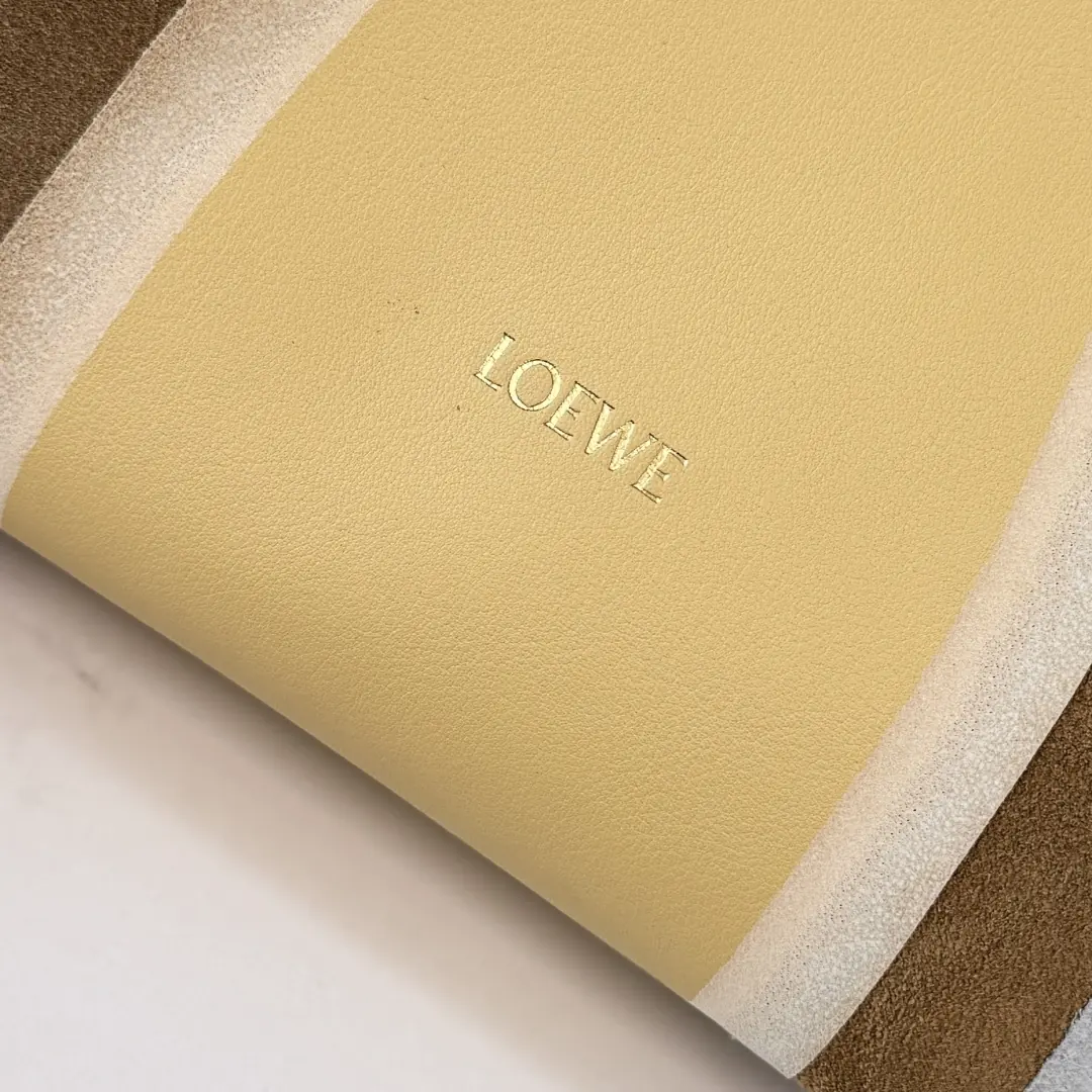 Loewe Style Grey Leather Shoulder Bag Lookbook Reference image 5